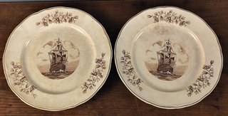 8 Piatti piani in ceramica di Oviedo, inizi del XX secolo