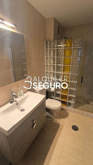 Piso en alquiler en Tres Huertas - El Torrejón - El Cerezo en Sevilla