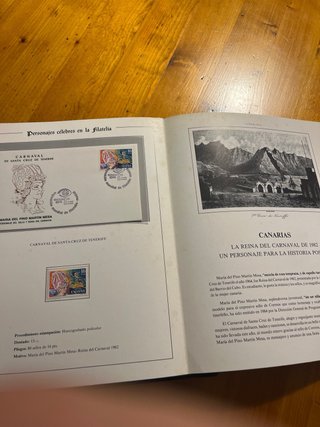 Álbum con documentos y sellos Históricos
