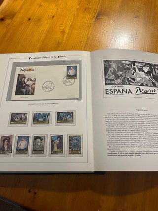 Álbum con documentos y sellos Históricos