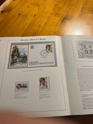 Álbum con documentos y sellos Históricos