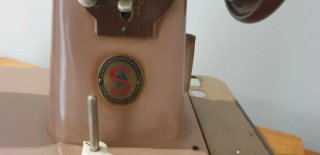 Máquina de coser Singer antigua