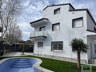 Chalet en alquiler en Montmar en Castelldefels