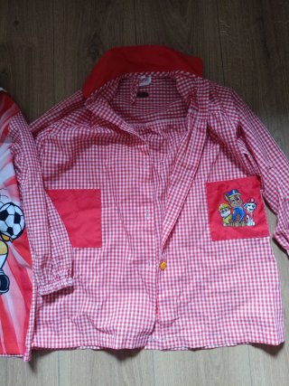 Bata escolar cuadros rojos y blancos