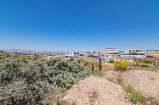 Terreno en venta en Zubia (La)