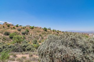 Terreno en venta en Zubia (La)