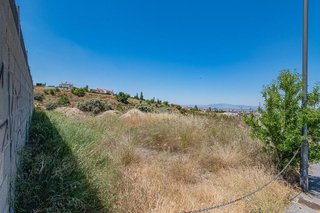 Terreno en venta en Zubia (La)