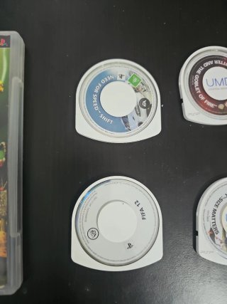 Console Sony PSP Nera + 5 Giochi UMD