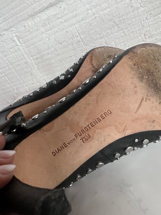 Zapatos de tacón piel tachuelas T.37.5