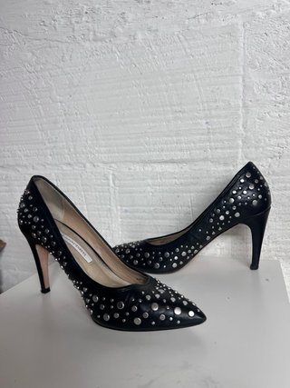Zapatos de tacón piel tachuelas T.37.5