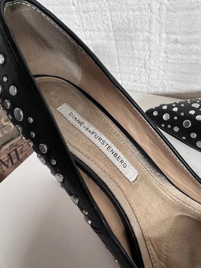 Zapatos de tacón piel tachuelas T.37.5