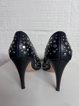 Zapatos de tacón piel tachuelas T.37.5