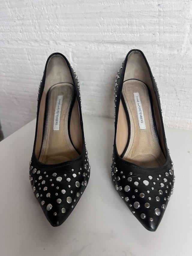 Zapatos de tacón piel tachuelas T.37.5