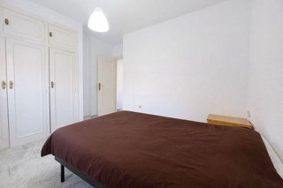 Piso en venta en La Carihuela en Torremolinos