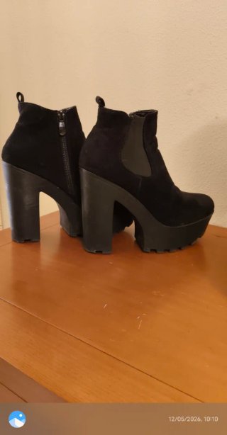 Botines negros de plataforma con tacón
