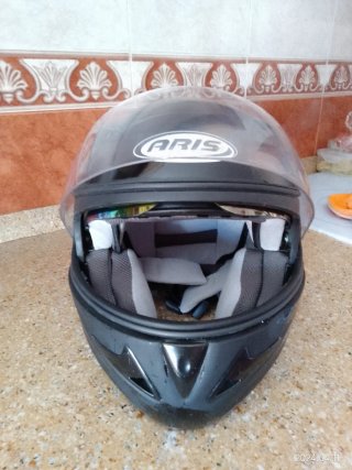 Varios cascos de moto