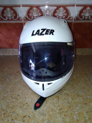 Varios cascos de moto