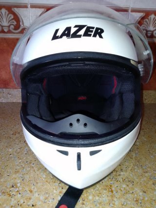Varios cascos de moto