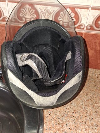 Varios cascos de moto