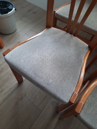 Juego de 4 sillas de comedor de madera !!URGE!!