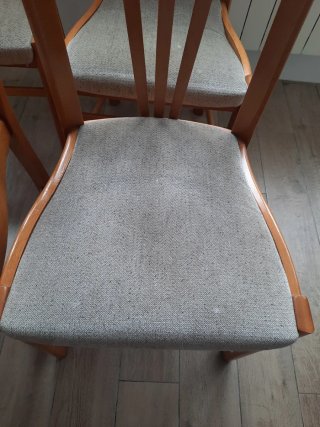 Juego de 4 sillas de comedor de madera !!URGE!!