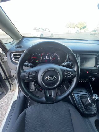 7 plazas Kia Carens del 2016 12 meses de garantía