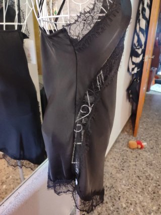 Lencero de satén y encaje negro
