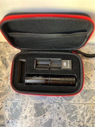 Máquina de tatuar AVA con estuche