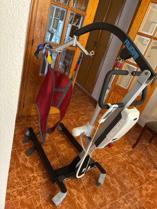 Grúa eléctrica ortopédica con arnes,