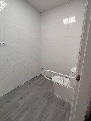 Local comercial en alquiler en La Luz - El Torcal en Málaga