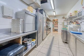 Local comercial en venta en Nueva Alcántara en Marbella