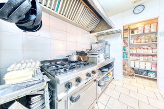 Local comercial en venta en Nueva Alcántara en Marbella