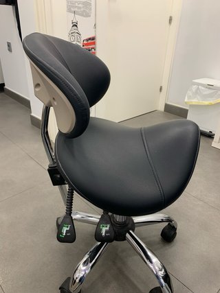 Silla de potro ergonómica negra