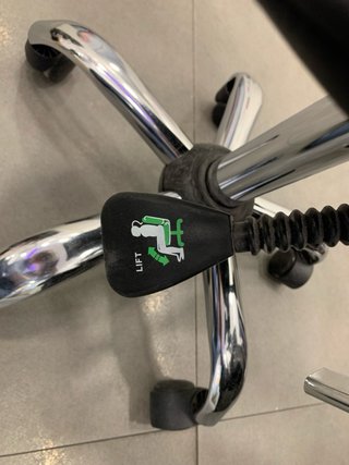 Silla de potro ergonómica negra