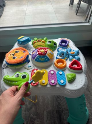 Mesa de actividades para bebé