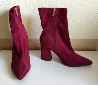Botas de tacón hasta el tobillo color burdeos