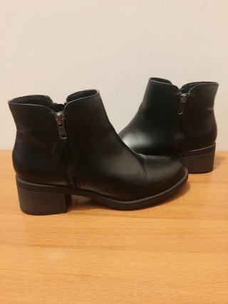 Stivaletti neri donna
