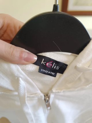 Felpa con cappuccio bianca con zip e tasche