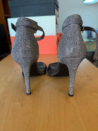 Zapatos de fiesta plateados