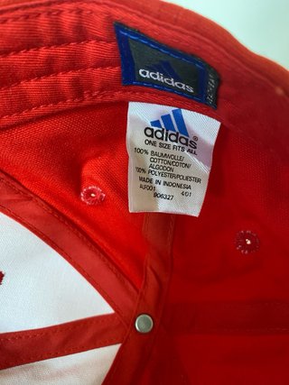 Cappellino Adidas Rosso con sfumatura