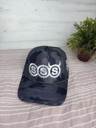 Gorra Trucker Seesonss Camuflaje Gris Negra Y2K