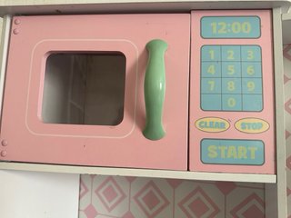 Cocinita KidKraft con cosas incluidas