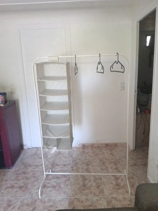 Perchero con estanterías metálico blanco