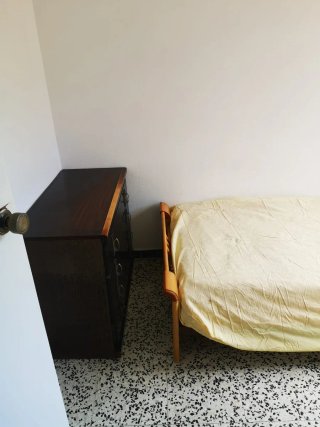 Se alquila habitación