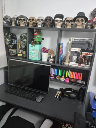Escritorio juvenil gris oscuro juvenil. Esta nuevo