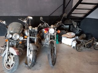 Motos Cruiser Negro y Rojo para  repuesto en total