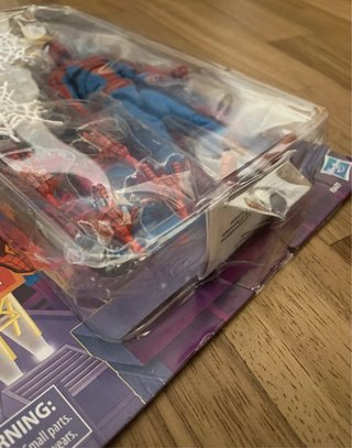 Marvel Legends Spider-Man retro con Telaraña