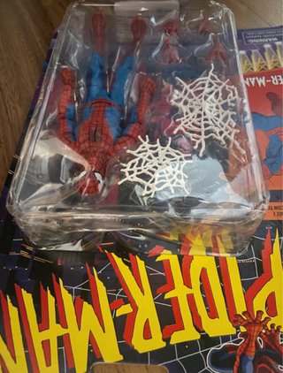 Marvel Legends Spider-Man retro con Telaraña