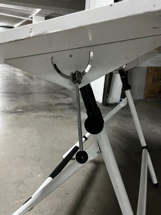 Mesa de dibujo plegable blanca