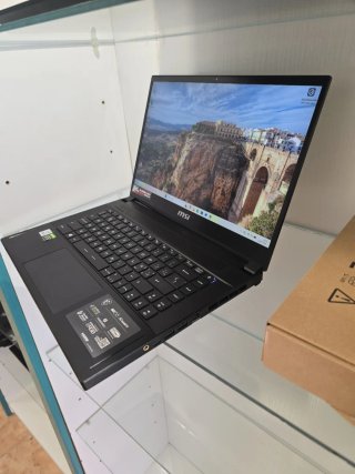 Portatile da gioco MSI GS66 Stealth 10UE